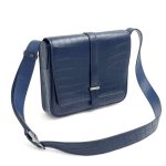 HERMES мессенджер из крокодила с клапаном на одной лямке синий