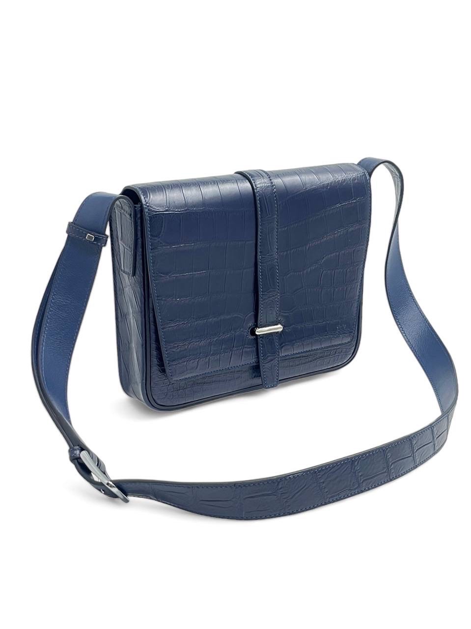 hermes-messendzher-iz-krokodila-s-klapanom-na-odnoj-lyamke-sinij.jpg HERMES мессенджер из крокодила с клапаном на одной лямке синий — изображение 1