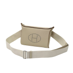 HERMES мессенджер конверт с перфорированной эмблемой бренда цвет молочный