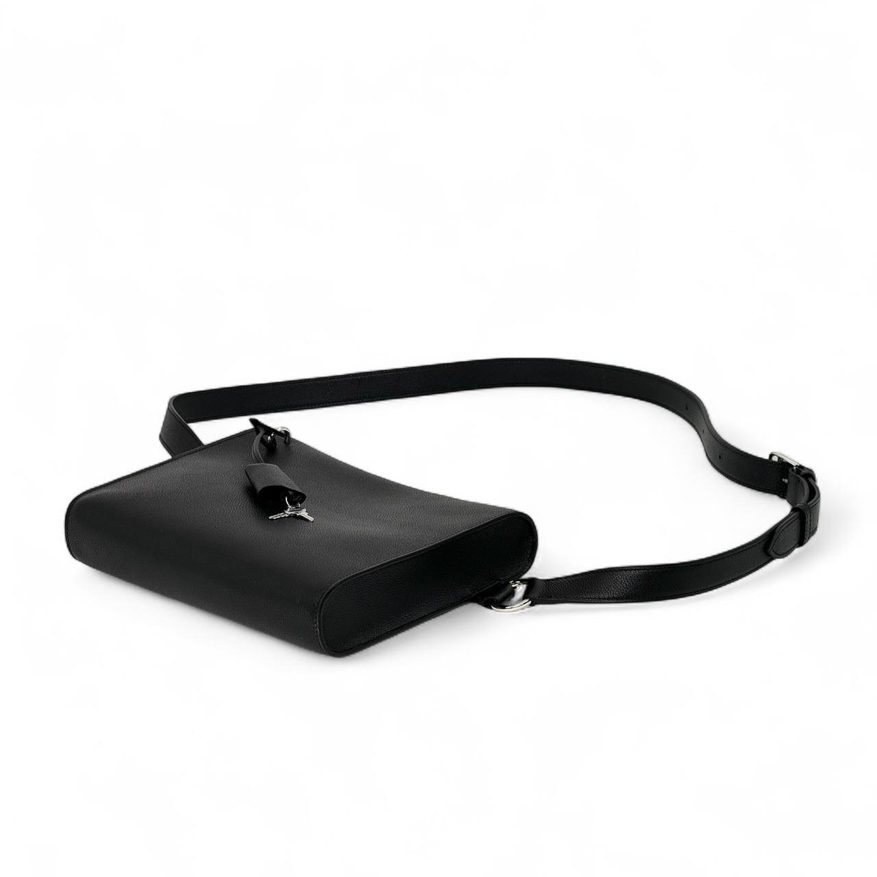 hermes-messendzher-kozha-togo-chernogo-czveta-s-odnim-otdeleniem-na-zamke.jpg HERMES мессенджер кожа того черного цвета с одним отделением на замке — изображение 1