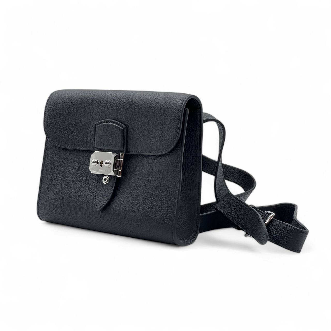 hermes-messendzher-kozha-togo-chernyj-malenkij-s-zamkom-na-klyuche.png HERMES мессенджер кожа того черный маленький с замком на ключе — изображение 1