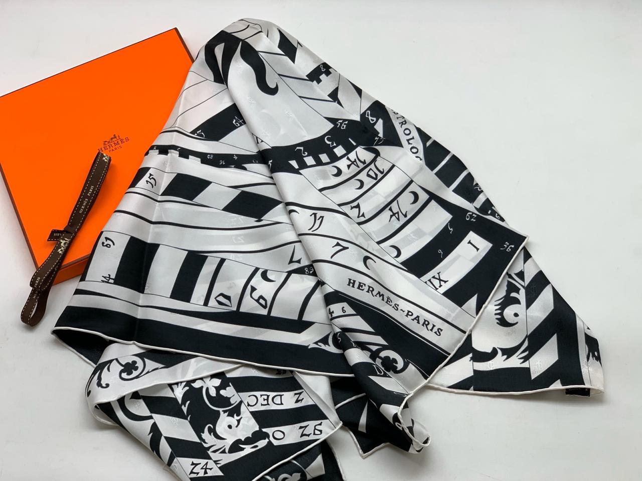 hermes-platok-astrologicheskij-kalendar-cherno-belyj.jpg HERMES платок астрологический календарь черно-белый — изображение 1