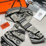 HERMES платок белый с черными полосками, точками и узорами