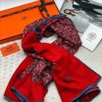 HERMES платок красный с бело-голубым узором