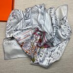HERMES платок шелк белый с серым и красным