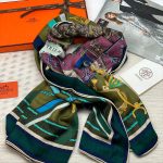 HERMES платок зеленый с сиреневым в узорах и иллюстрациях