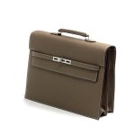 HERMES Портфель того графитовый с белой строчкой и клапаном с замком на двух лямках
