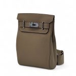 HERMES Слинг бежевый с 2 хлястиками и фирменным замком