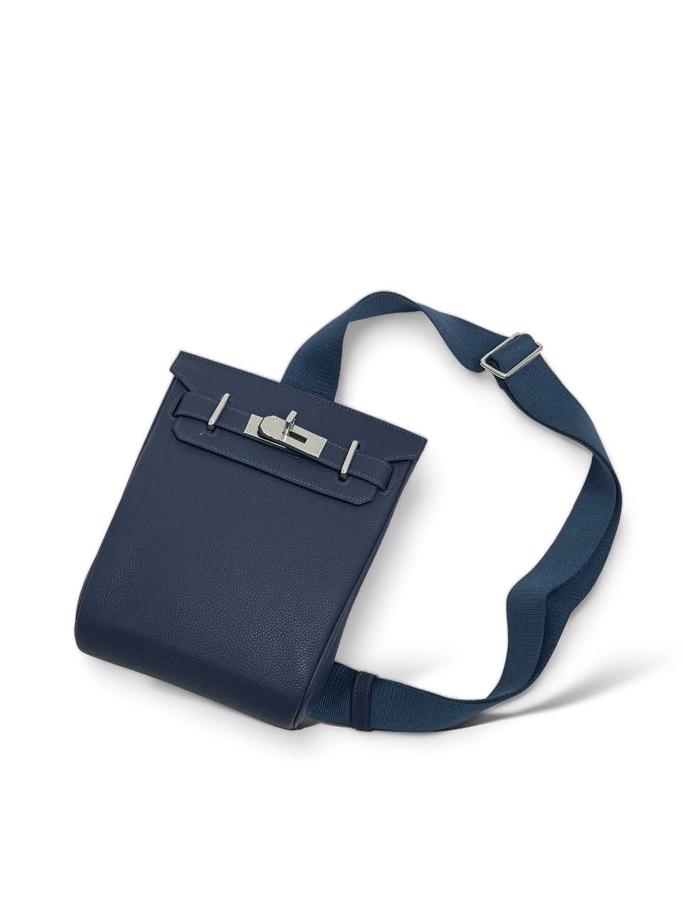 hermes-sling-sinij-s-2-hlyastikami-i-firmennym-zamkom.jpg HERMES слинг синий с 2 хлястиками и фирменным замком — изображение 1