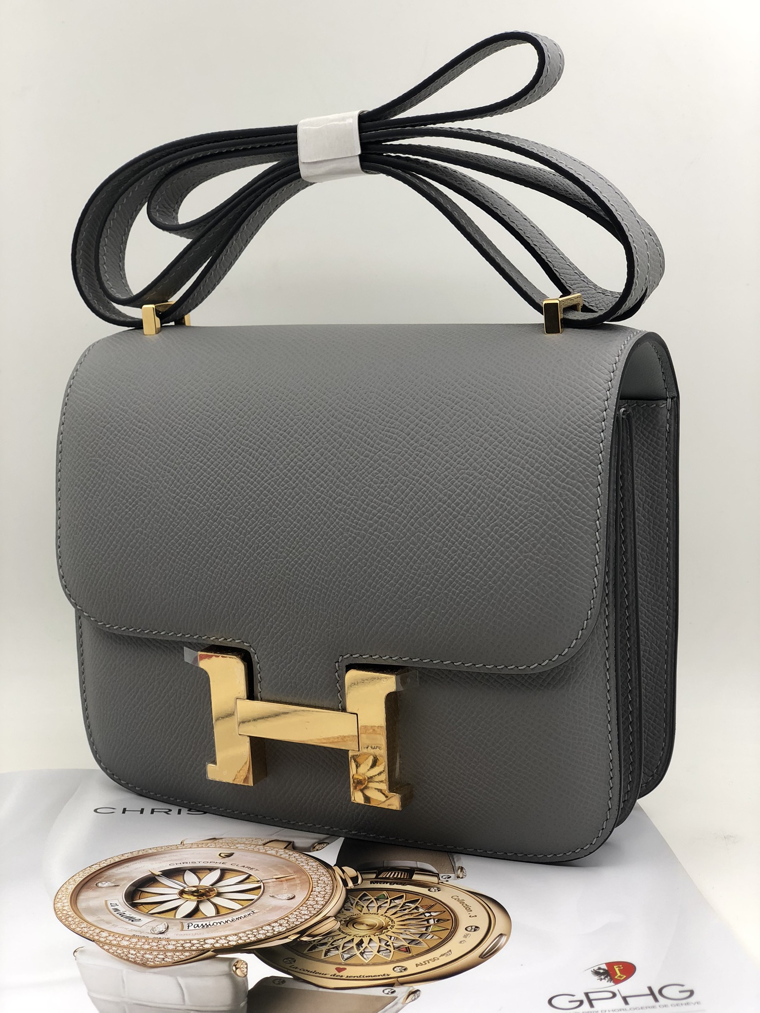 hermes-sumka-constance-kozha-epsom-18-sm-seraya-furnitura-zoloto.jpg HERMES сумка Constance кожа Эпсом 18 см серая фурнитура золото — изображение 1