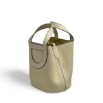 HERMES сумка инзелуп молочная кожа