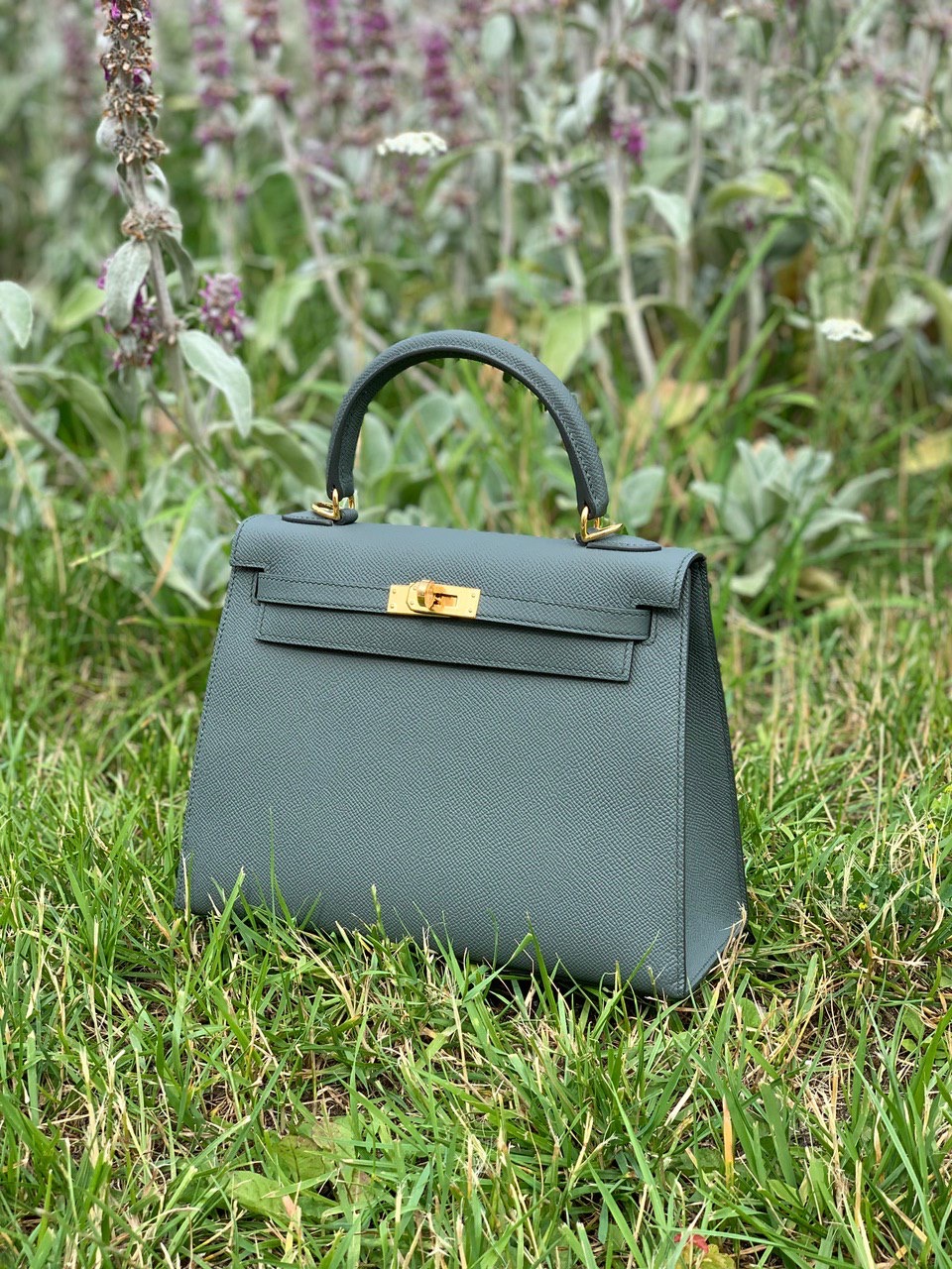 hermes-sumka-kelly-kozha-epsom-25-sm-seraya-furnitura-zoloto.jpg HERMES сумка Kelly кожа Эпсом 25 см серая фурнитура золото — изображение 1