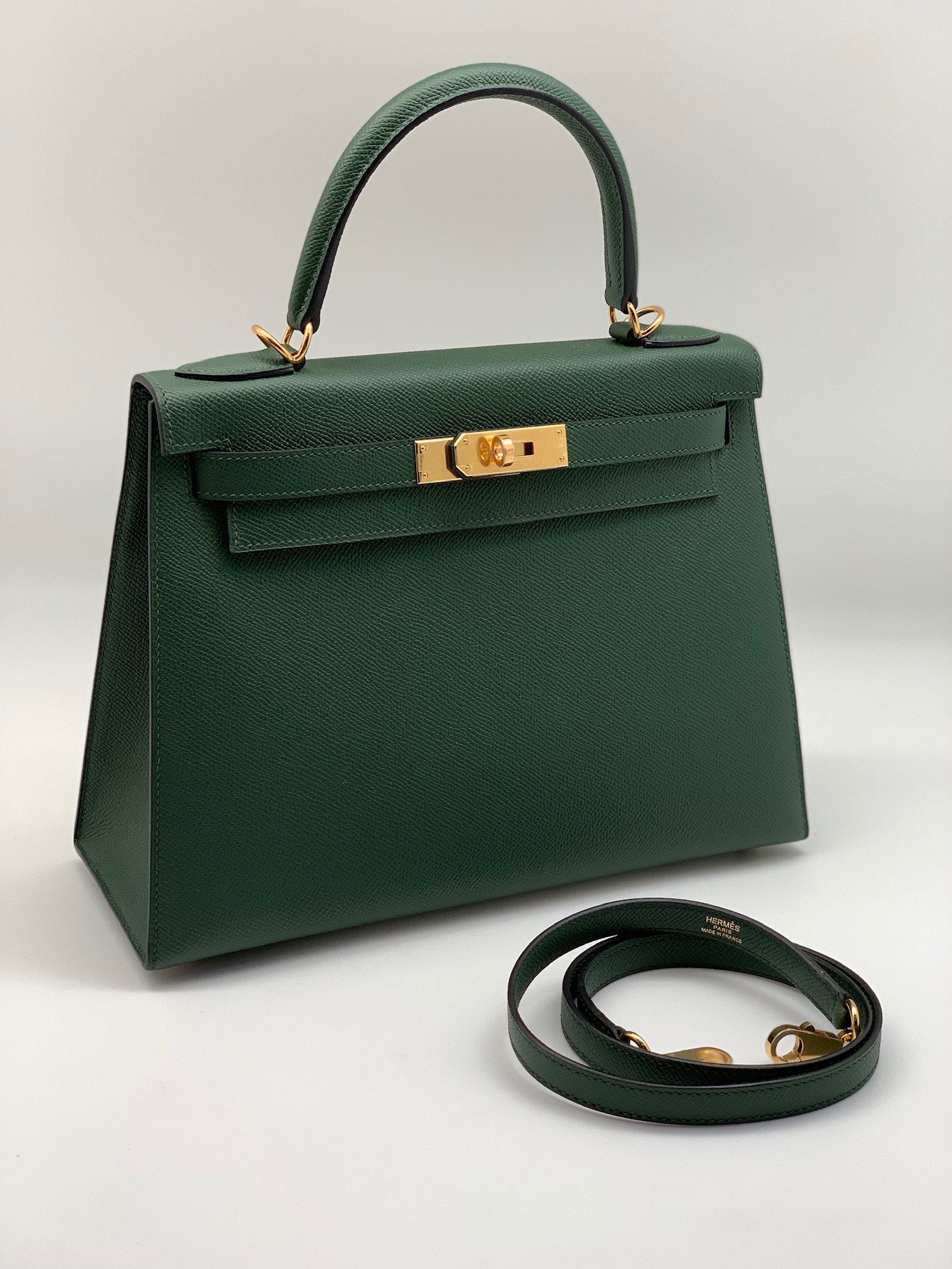 hermes-sumka-kelly-kozha-epsom-28-sm-zelenaya-furnitura-zoloto.jpg HERMES сумка Kelly кожа Эпсом 28 см зеленая фурнитура золото — изображение 1