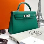 HERMES сумка кожа эпсом Kelly 20 см зеленая фурнитура серебро