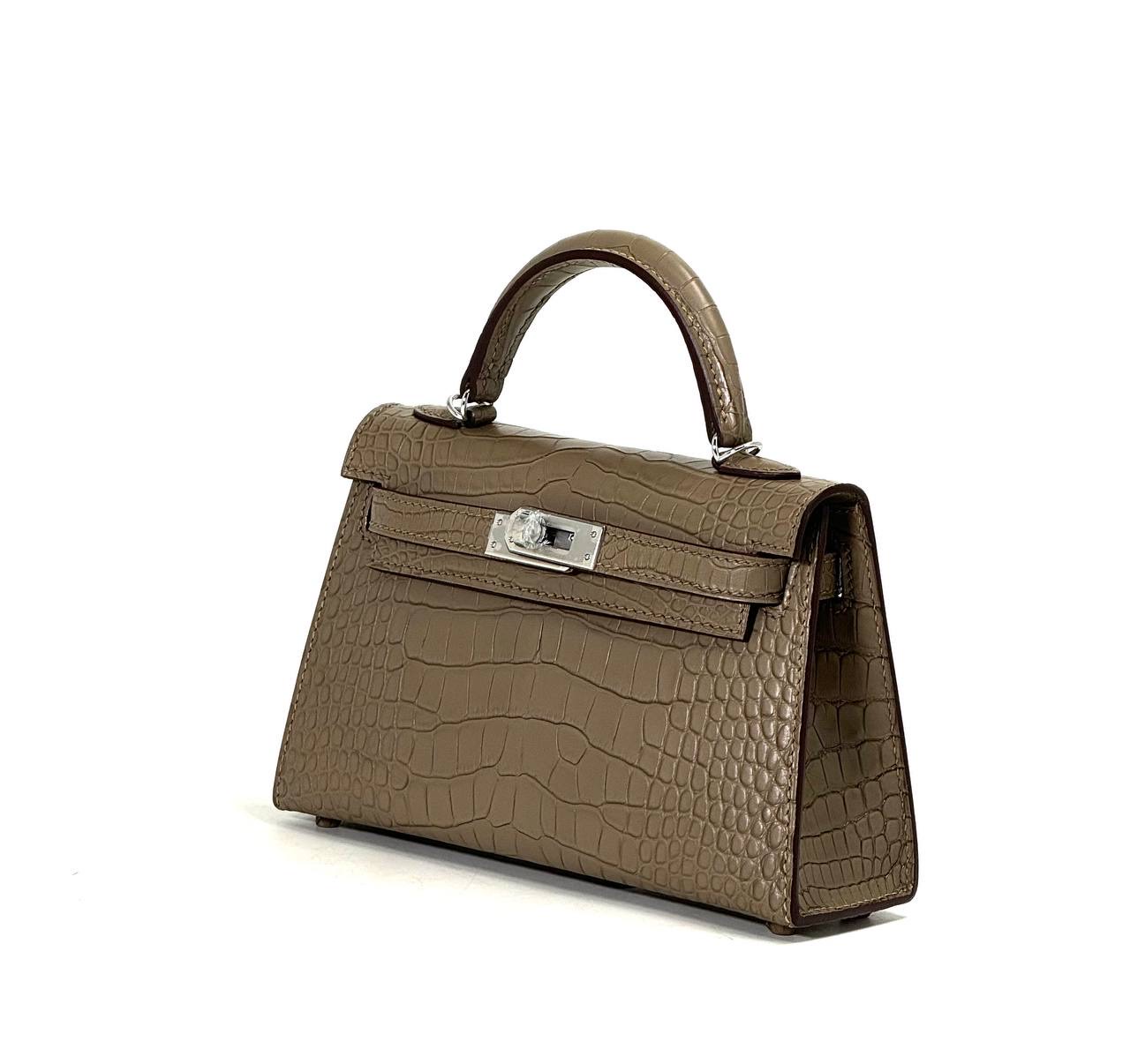 hermes-sumka-mini-kelly-19-sm-sero-bezhevaya-kozha-krokodila-serebro.jpg HERMES сумка MINI KELLY 19 см серо-бежевая кожа крокодила серебро — изображение 1