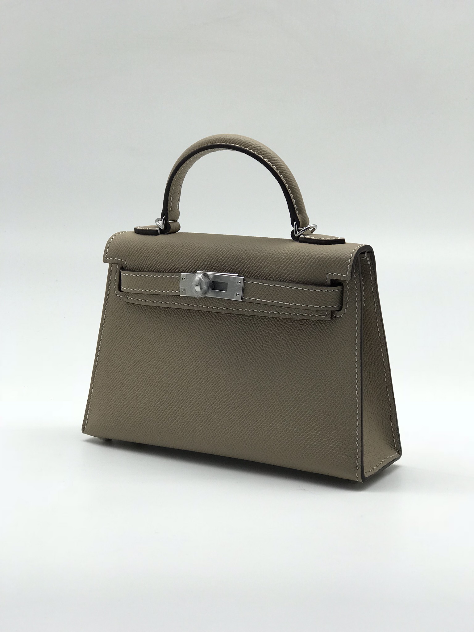 hermes-sumka-mini-kelly-kozha-epsom-19-sm-bezhevaya-furnitura-serebro.jpg HERMES сумка Mini Kelly кожа Эпсом 19 см бежевая фурнитура серебро — изображение 1