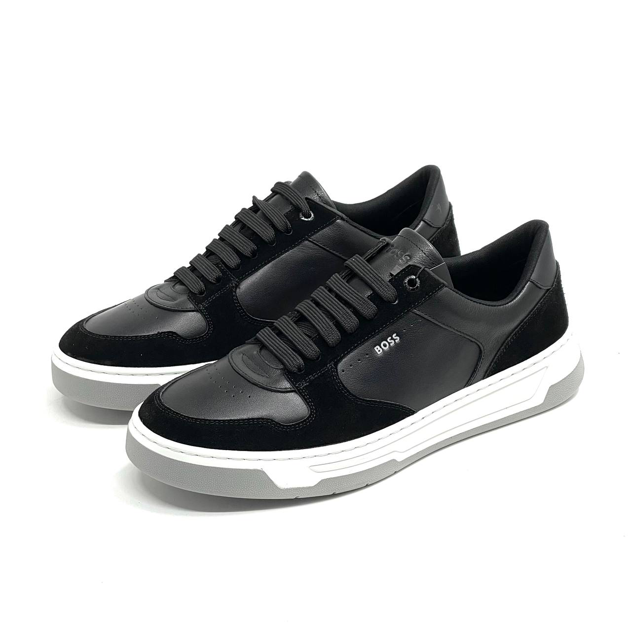 hugo-boss-kedy-chernye-na-sero-beloj-podoshve-tisnennyj-logo-s-boku.png HUGO BOSS кеды черные на серо-белой подошве тисненный лого с боку — изображение 1