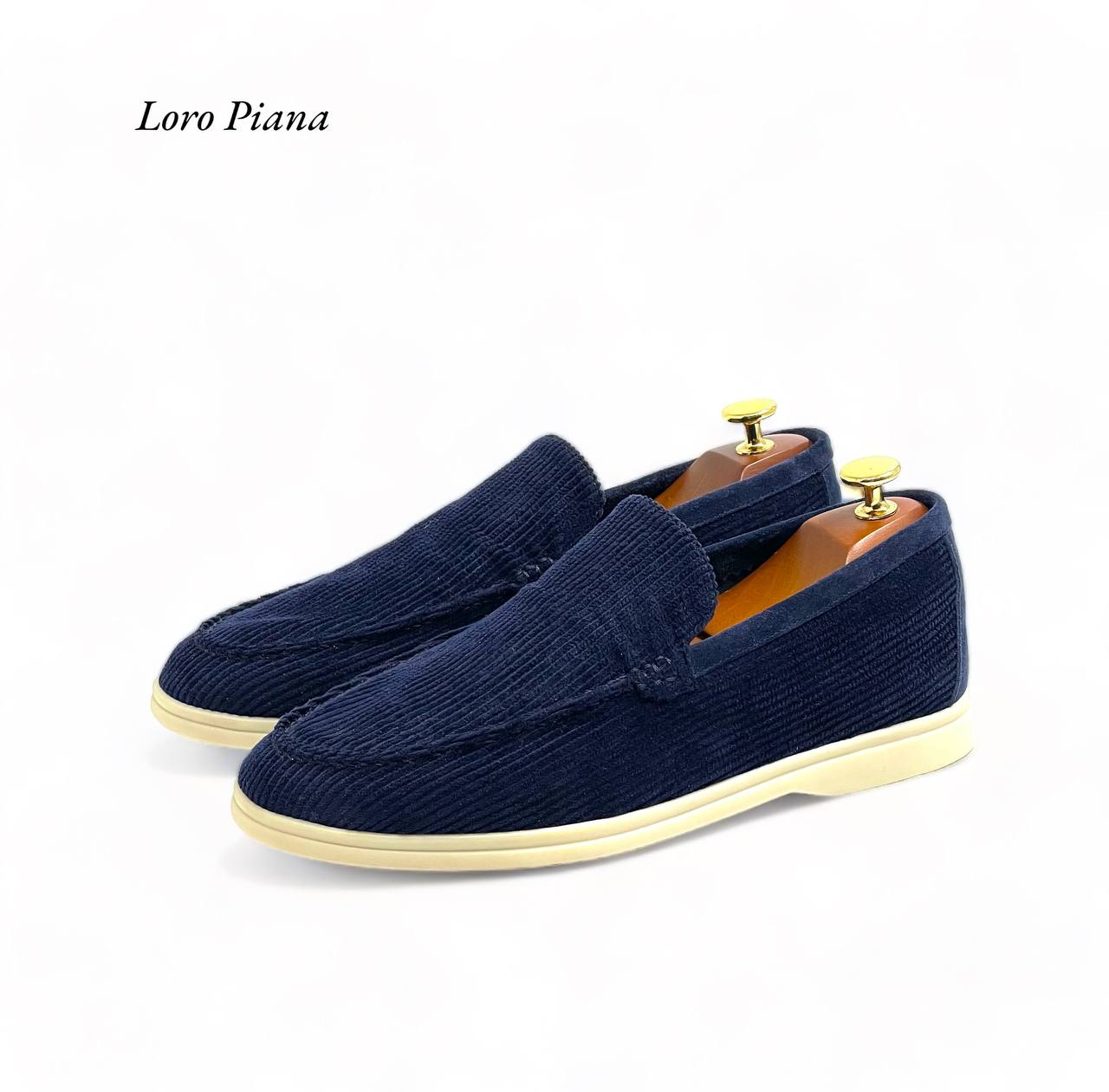 loro-piana-lofery-nizkie-velvetovaya-tkan-sinie-s-beloj-podoshvoj.png LORO PIANA лоферы низкие вельветовая ткань синие с белой подошвой — изображение 1