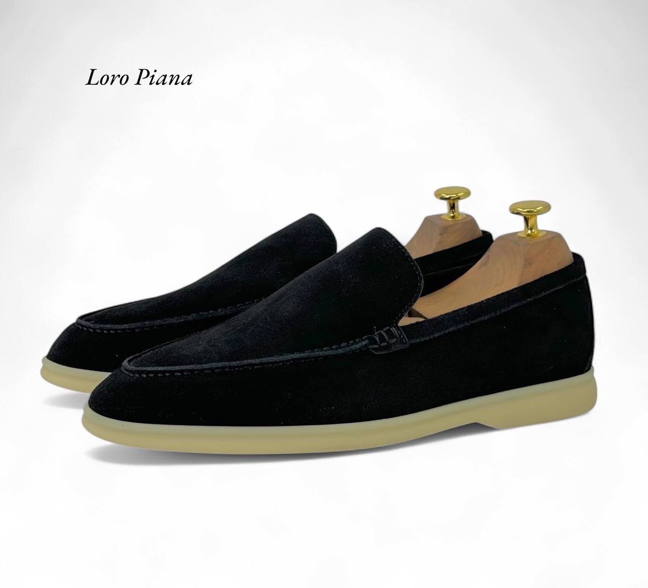 loro-piana-lofery-nizkie-zamsha-chernye-s-beloj-podoshvoj.jpg LORO PIANA лоферы низкие замша черные с белой подошвой — изображение 1