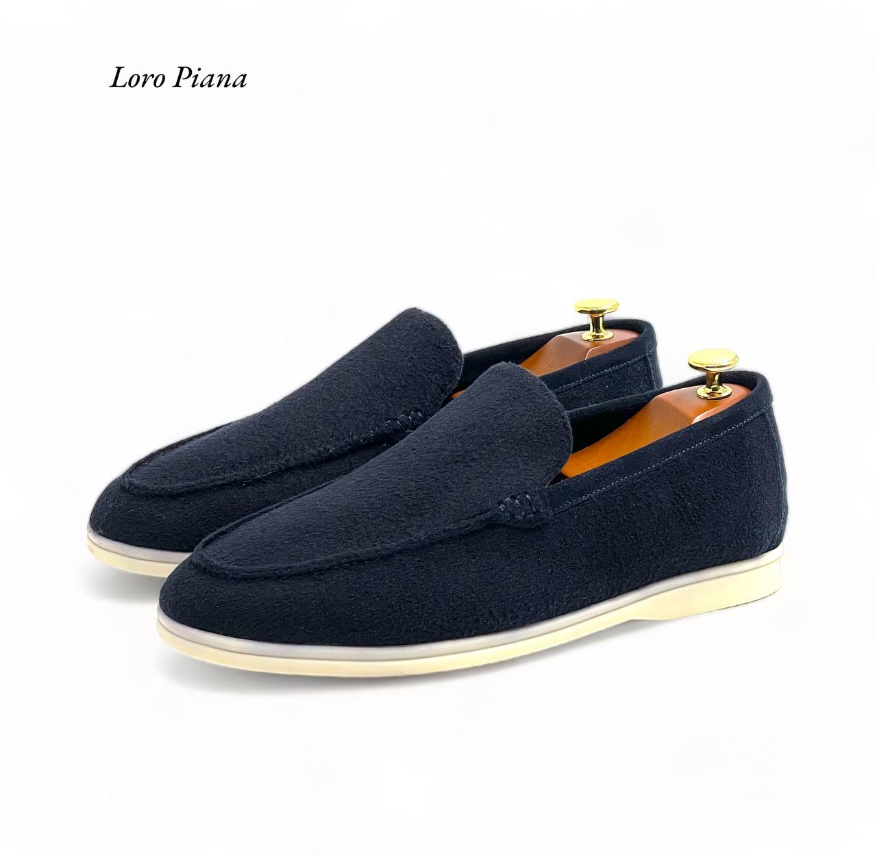 loro-piana-lofery-nizkie-zamsha-raspushennaya-temno-sinie-s-beloj-podoshvoj.png LORO PIANA лоферы низкие замша распушенная темно-синие с белой подошвой — изображение 1