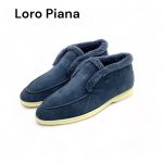 LORO PIANA лоферы высокие с мехом наружу на белой подошве из синей замши