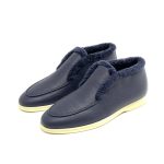 LORO PIANA лоферы высокие с мехом наружу на белой подошве синяя кожа