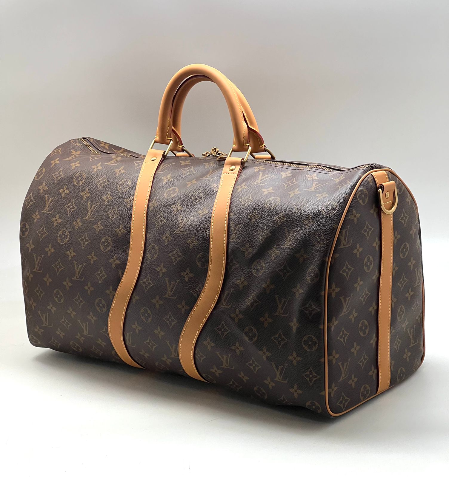 lv-dorozhnaya-sumka-keepall-bandouliere-50-korichnevaya-monogramma-lyamki-volnoj.jpg LV дорожная сумка KEEPALL BANDOULIERE 50 коричневая монограмма лямки волной — изображение 1