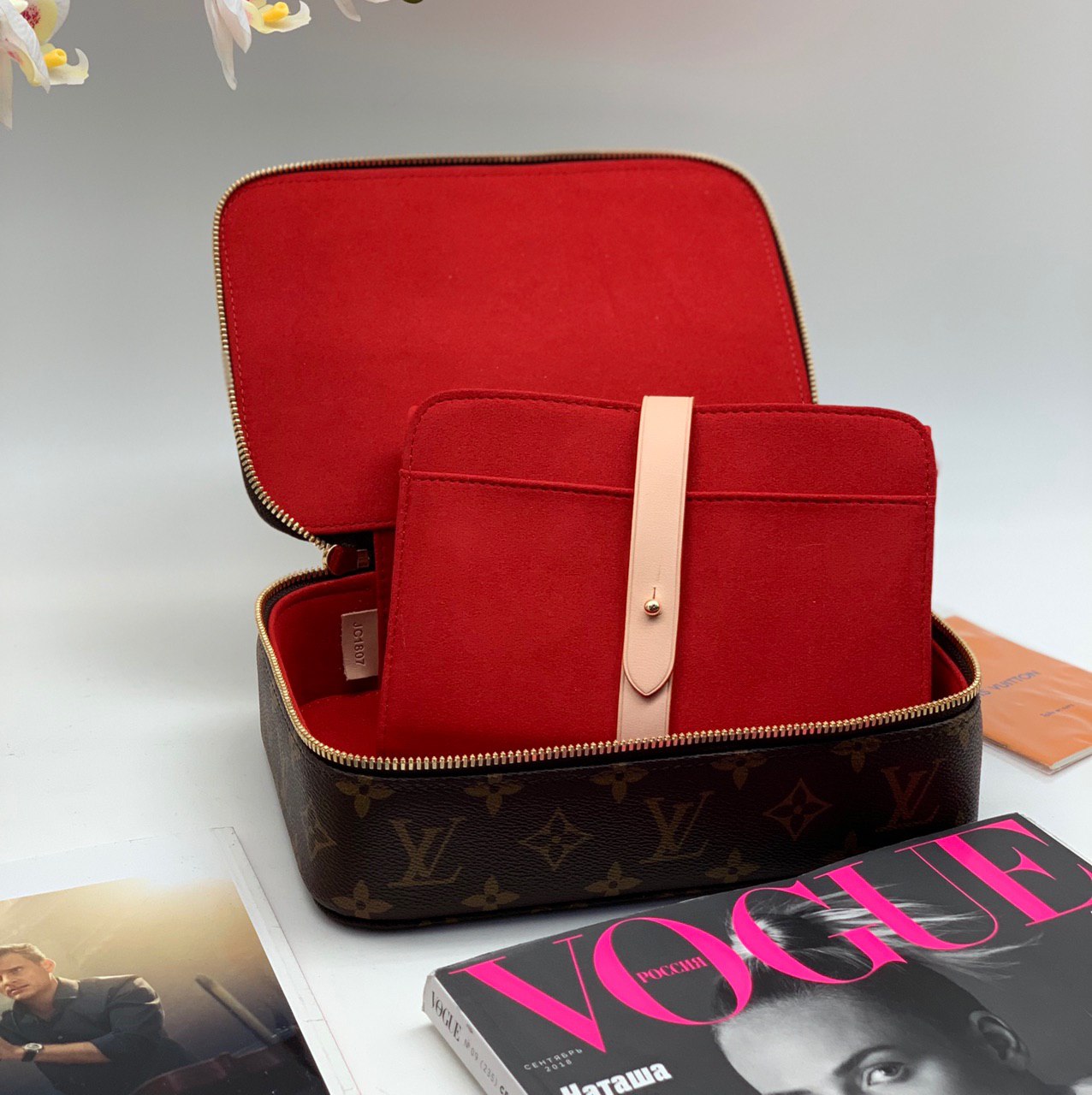 lv-futlyar-dlya-yuvelirnyh-izdelij-korichnevaya-monogramma.jpg LV футляр для ювелирных изделий коричневая монограмма — изображение 1