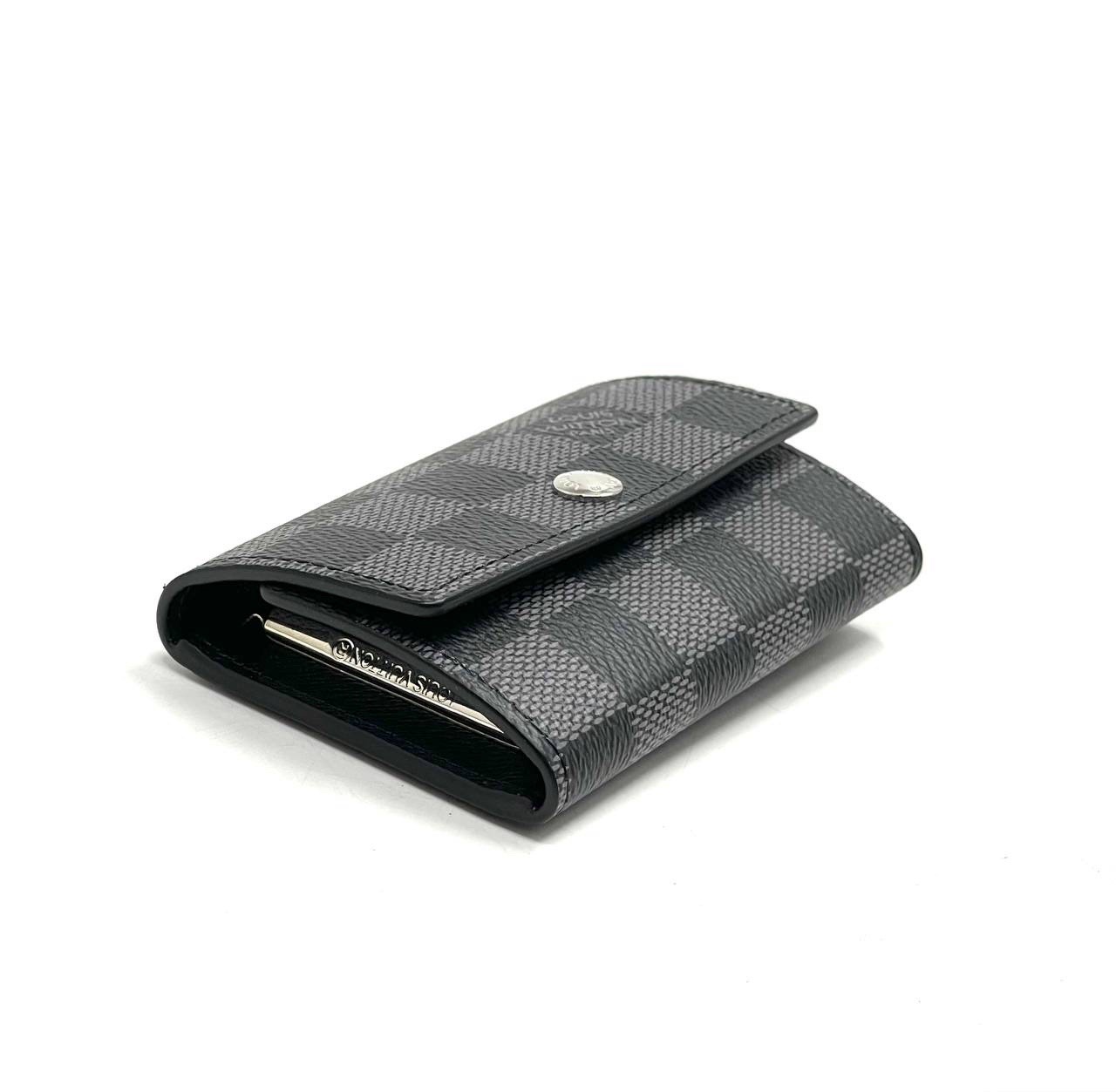 lv-klyuchnicza-na-6-klyuchej-v-seruyu-shashku.jpg LV ключница на 6 ключей в серую шашку — изображение 1