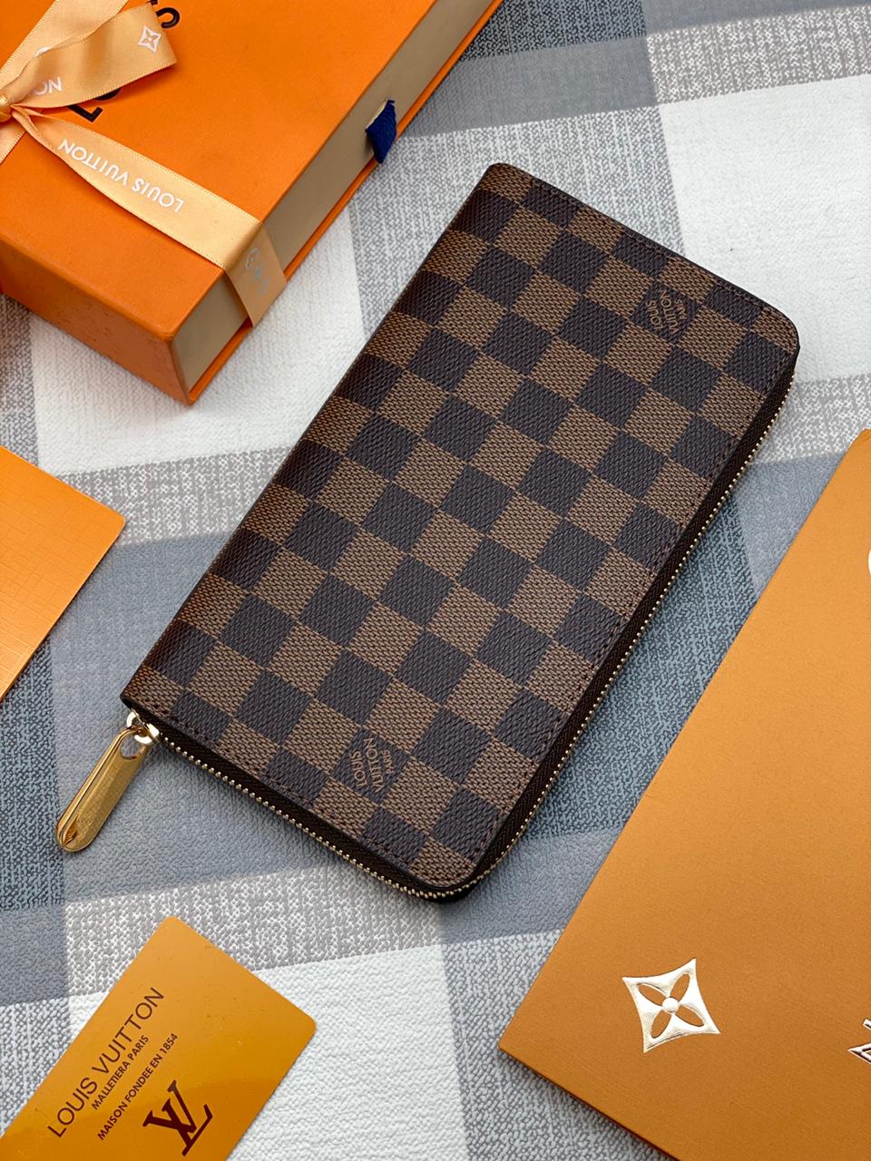 lv-koshelek-kanva-shashka-bolshoj-korichnevyj-furnitura-zoloto.jpg LV кошелек канва шашка большой коричневый фурнитура золото — изображение 1