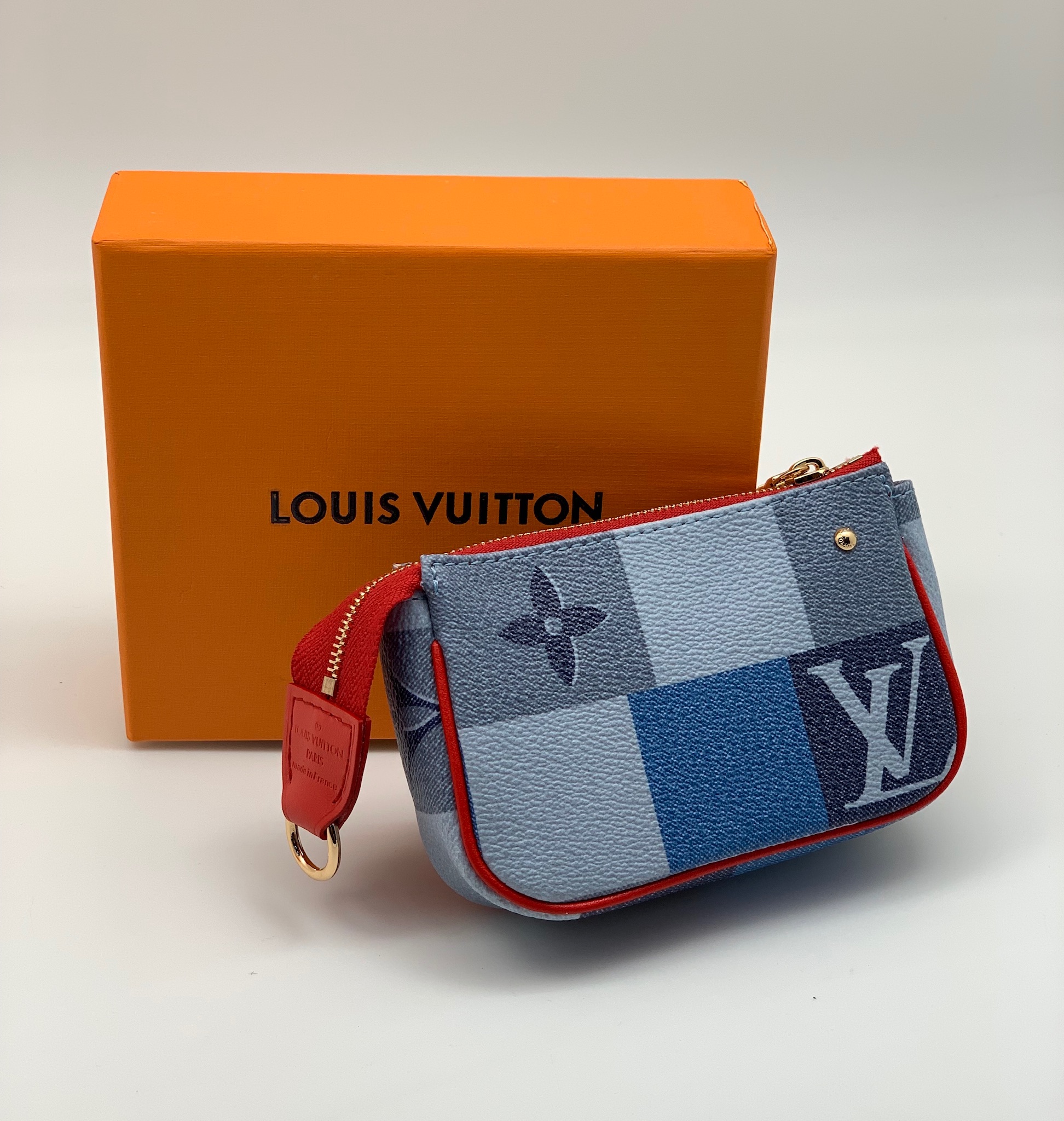 lv-koshelek-micro-pochette-krupnaya-golubaya-shashka.jpg LV кошелек Micro Pochette крупная голубая шашка — изображение 1