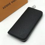 LV кошелек Taiga вертикальный тисненый логотип черный