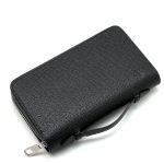 LV кошелек XL с ручкой кожа Taiga черный