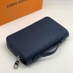 LV кошелек XL с ручкой кожа Taiga синий