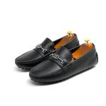 LV лоферы из черной кожи того с металлическим лого на перемычке