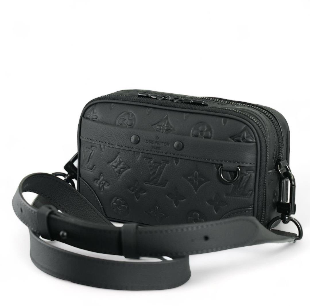 lv-messendzher-bumazhnik-alpha-wearable-chernaya-kozha-tisnennaya-v-monogrammu.jpg LV мессенджер бумажник Alpha Wearable черная кожа тисненная в монограмму — изображение 1