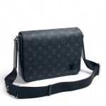 LV мессенджер District РМ серая монограмма маленький