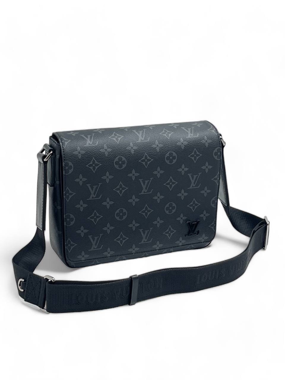 lv-messendzher-district-rm-seraya-monogramma-malenkij.jpg LV мессенджер District РМ серая монограмма маленький — изображение 1