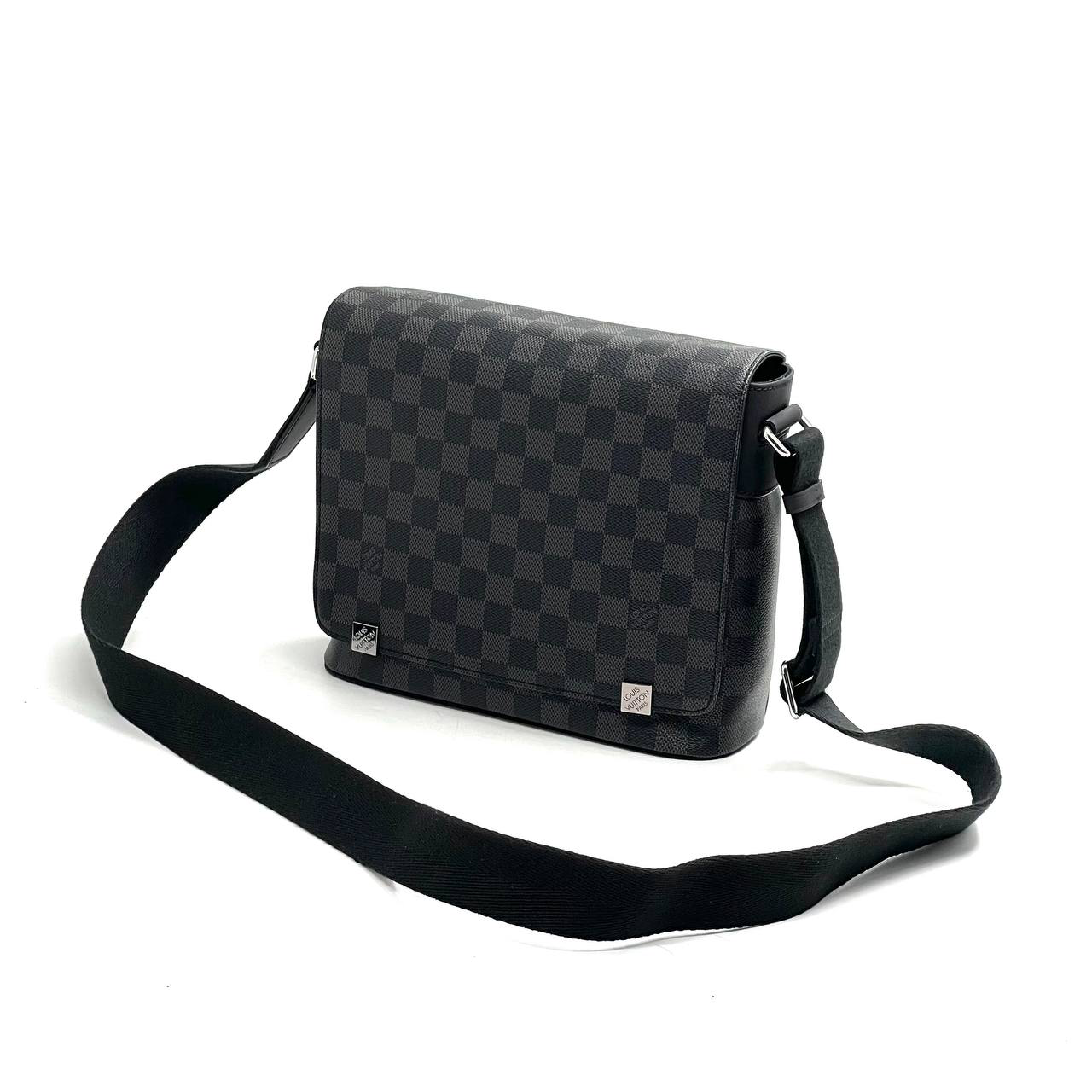 lv-messendzher-district-seraya-shashka-2-magnita-malenkij.png LV мессенджер District серая шашка 2 магнита маленький — изображение 1