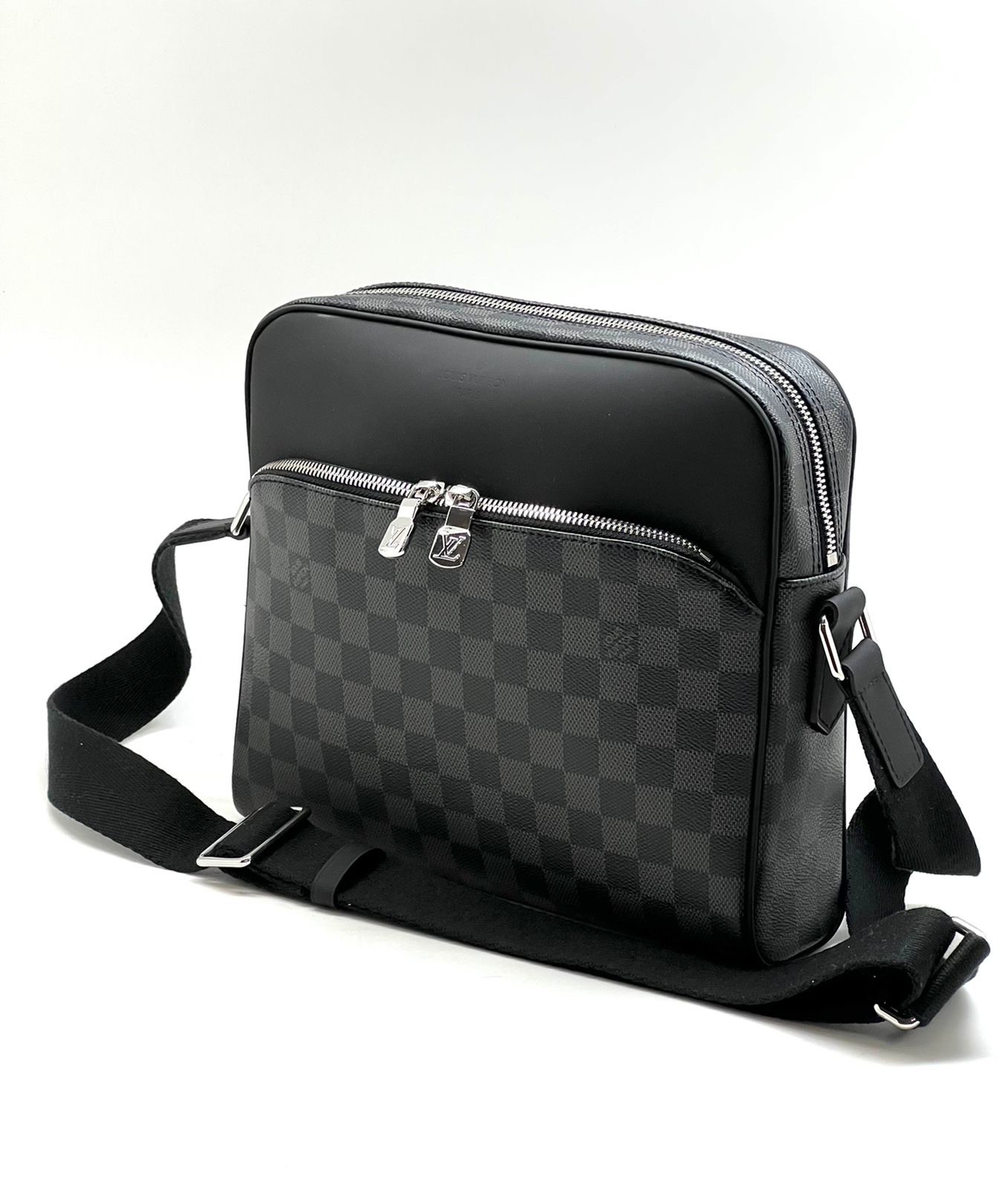 lv-messendzher-reporter-seraya-shashka-malenkij.jpg LV мессенджер Reporter серая шашка маленький — изображение 1