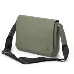 LV Мессенджер серо-зеленый из кожи тайга металлический лого в цвет