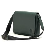 LV Мессенджер зеленый из кожи тайга металлический лого в цвет