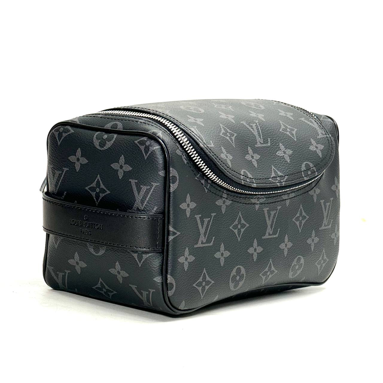 lv-nesesser-krugovaya-molniya-ruchka-sboku-kanva-seraya-monogramma.png LV несессер круговая молния ручка сбоку канва серая монограмма — изображение 1