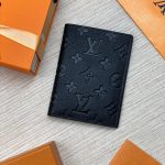 LV обложка на паспорт черная кожа того с тиснением монограммы