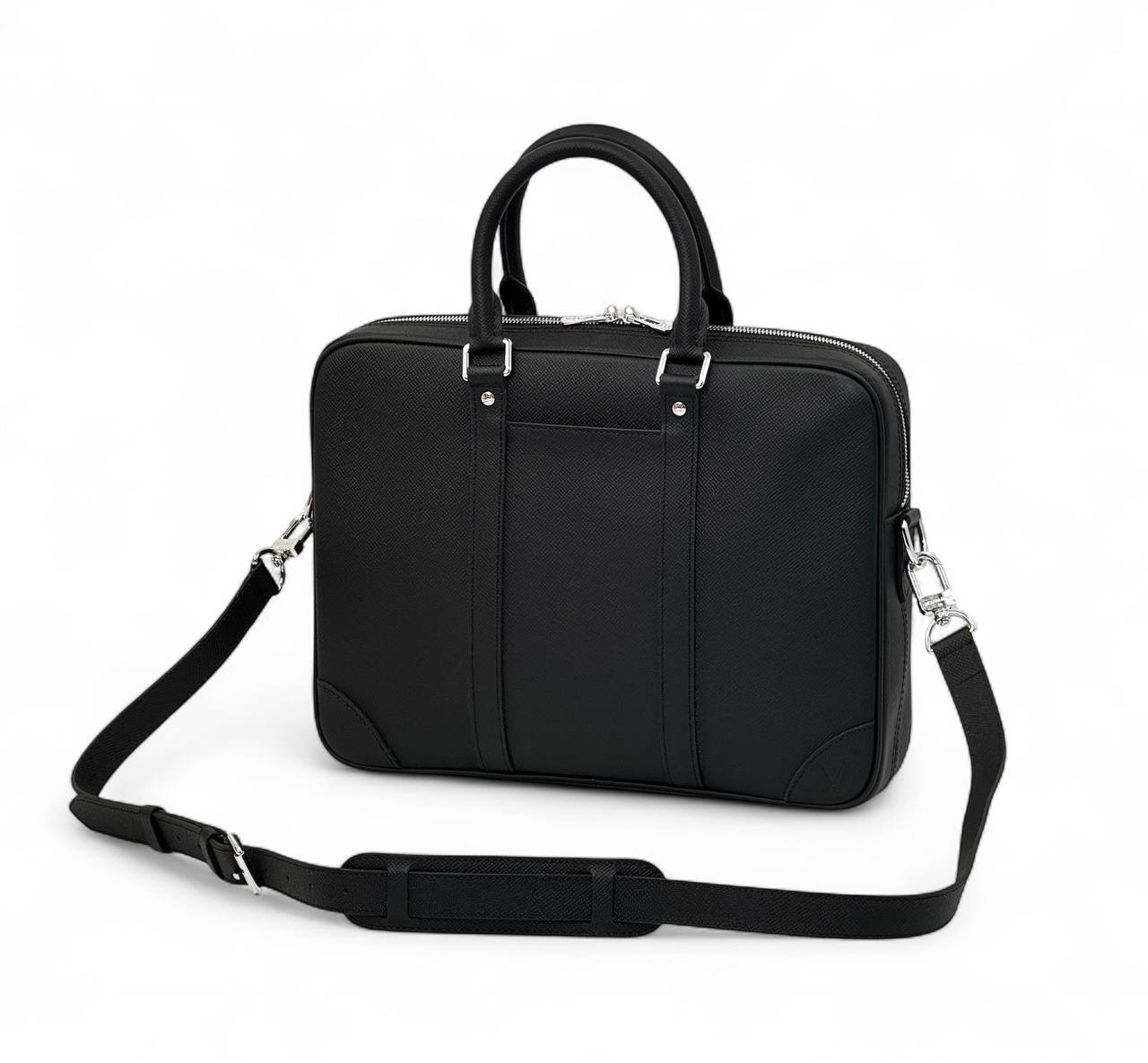 lv-portfel-s-remnem-chernyj-kozha-tajga-karmashek-sboku-mezhdu-kozhanymi-remnyami.jpg LV портфель с ремнем черный кожа тайга кармашек сбоку между кожаными ремнями — изображение 1