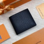 LV портмоне черный TAIGA с монетницей тисненный логотип в углу