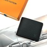 LV портмоне черный Togo тисненный лого