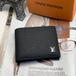 LV портмоне Multiple Taiga металлический логотип черное