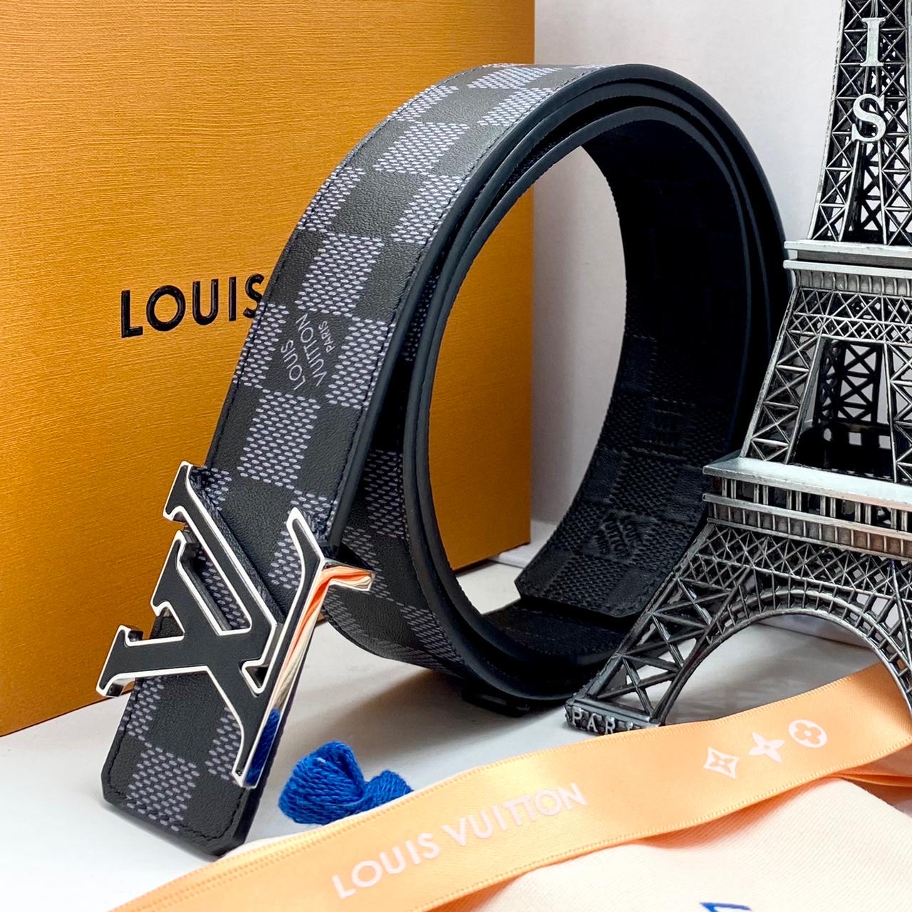 lv-remen-seraya-monogramma-pryazhka-lv-chernaya-matovaya-serebryanym-kantom.jpg LV ремень серая монограмма пряжка LV черная матовая серебряным кантом — изображение 1