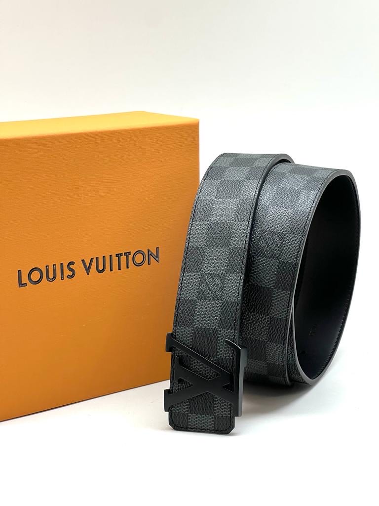 lv-remen-seraya-shashka-pryazhka-lv-chernaya-matovaya.jpg LV ремень серая шашка пряжка LV черная матовая — изображение 1